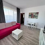 Sea View Summerland Escape Apartment Mamaia
