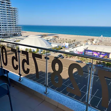 Апартаменты Sea View Summerland Escape