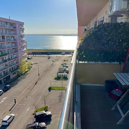 Sea View Summerland Escape Апартаменты *